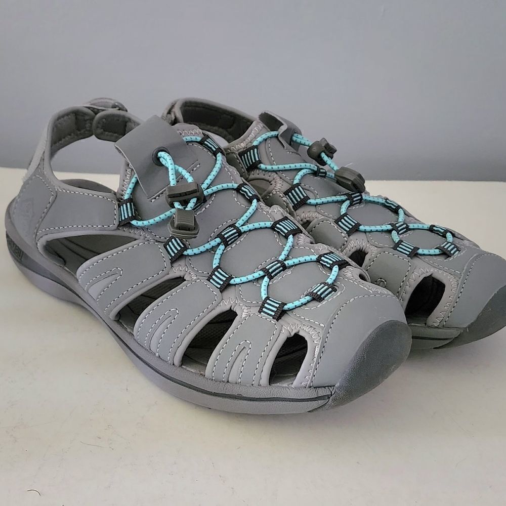 Khombu close toe sandal water shoe women's size 10